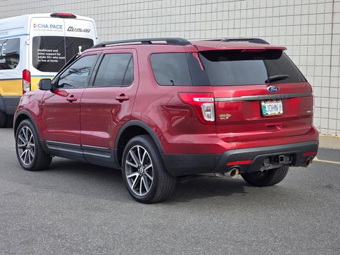 Used 2015 Ford Explorer XLT w/ Equipment Group 202A AWD/4WD image 5