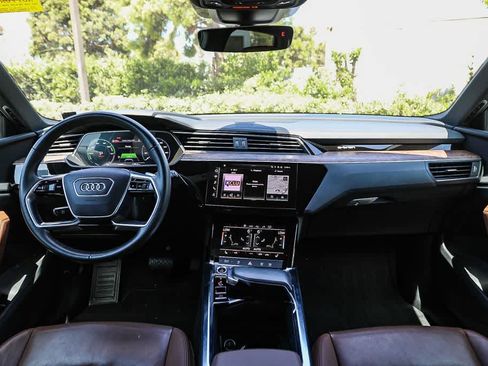 Used 2022 Audi e-tron Premium AWD/4WD image 11