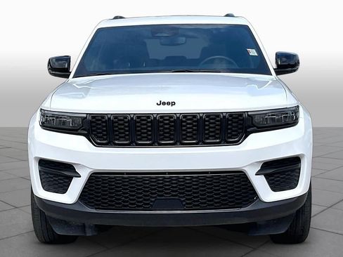 Used 2024 Jeep Grand Cherokee Altitude AWD/4WD image 4