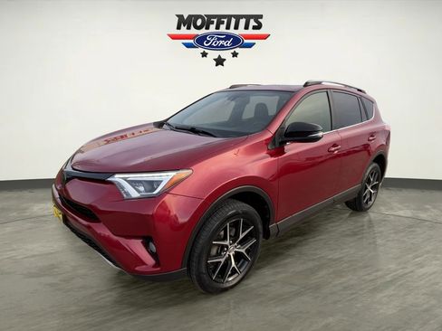 Used 2018 Toyota RAV4 SE image 1