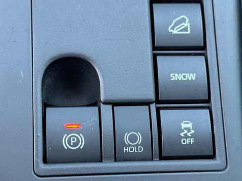 Used 2023 Toyota Highlander LE image 26