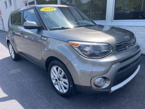 Used 2019 Kia Soul + image 2
