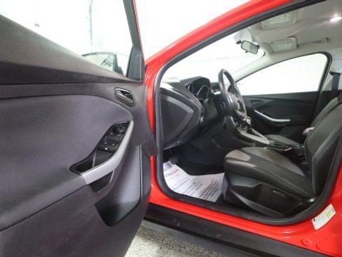 Used 2012 Ford Focus SE w/ SE Sport Pkg FWD image 9