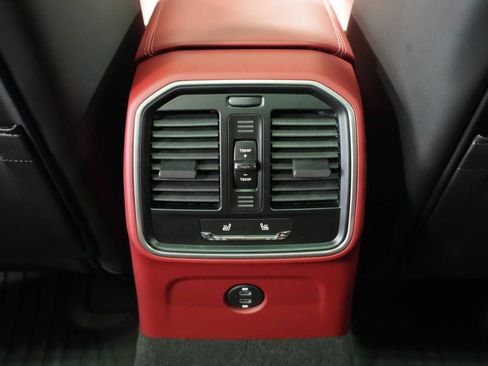Certified 2026 Porsche Macan AWD/4WD image 26