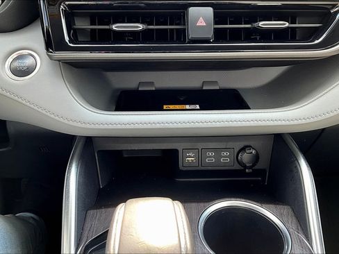 Used 2024 Toyota Highlander Limited image 33