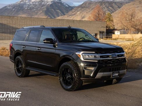 Used 2024 Ford Expedition Limited AWD/4WD image 2
