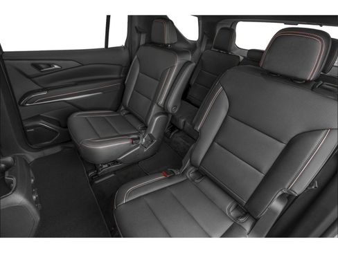 Used 2025 Chevrolet Traverse Z71 image 8