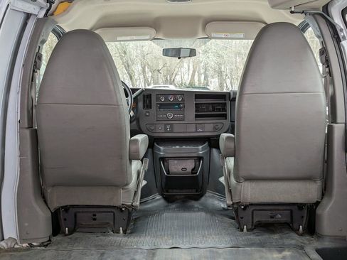 Used 2015 Chevrolet Express 2500 image 10