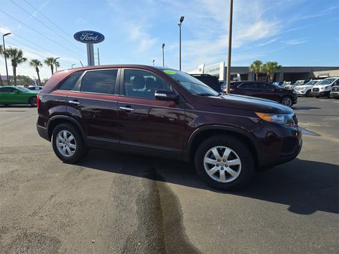 Used 2013 Kia Sorento LX image 2