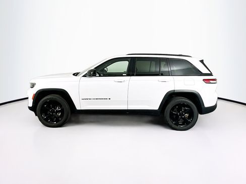 Used 2023 Jeep Grand Cherokee Altitude image 4