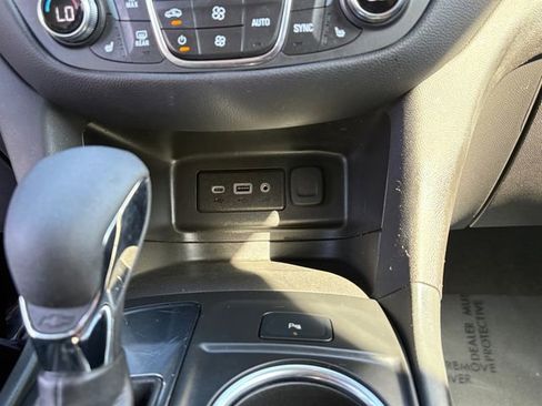 Used 2024 Chevrolet Equinox LT FWD image 23