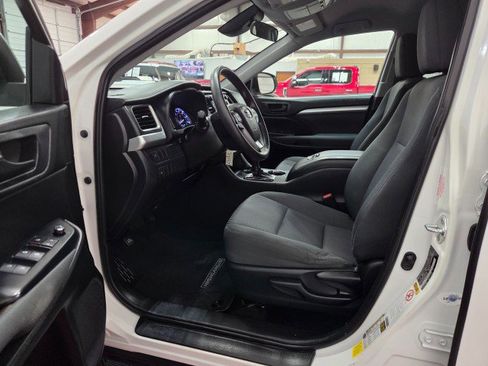 Used 2019 Toyota Highlander LE image 52