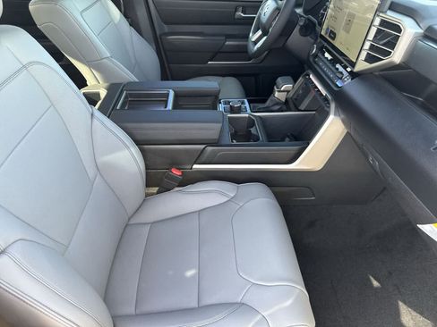 Used 2026 Toyota Tundra SR5 w/ SR5 Premium Package AWD/4WD image 12