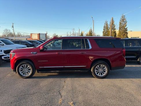 Used 2021 GMC Yukon XL SLT w/ Rear Media and Nav Package image 3