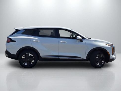 Used 2026 Kia Sportage LX FWD image 3
