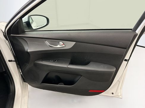 Used 2023 Kia Forte LXS image 32