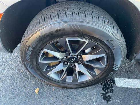 Used 2021 Chevrolet Tahoe Z71 w/ Z71 Signature Package image 8