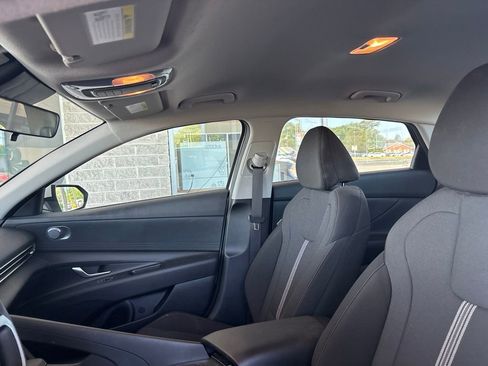 Used 2024 Hyundai Elantra SE FWD image 13