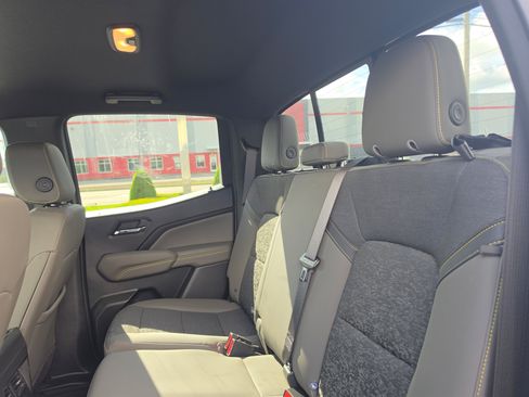 Used 2024 Chevrolet Colorado ZR2 w/ Technology Package AWD/4WD image 14
