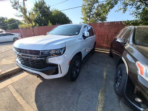 Used 2022 Chevrolet Tahoe Z71 w/ Luxury Package AWD/4WD image 4