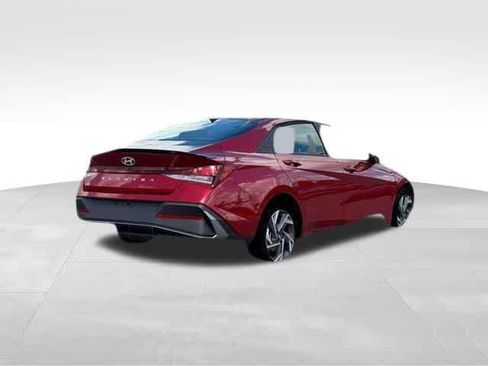 Certified 2025 Hyundai Elantra Sport image 7