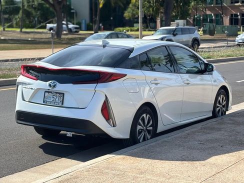 Used 2018 Toyota Prius Prime Plus image 5