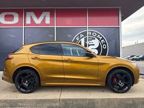 Used 2023 Alfa Romeo Stelvio Veloce AWD/4WD image 4
