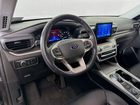 Used 2021 Ford Explorer XLT w/ Equipment Group 202A AWD/4WD image 16