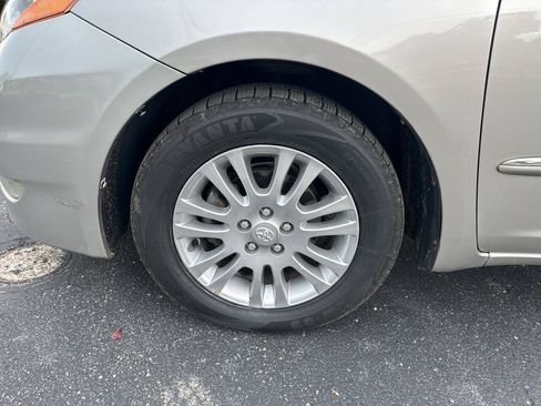 Used 2010 Toyota Sienna XLE Limited FWD image 3