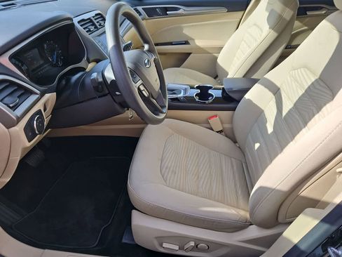 Used 2016 Ford Fusion SE FWD image 16
