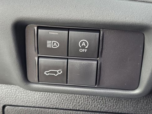 Used 2025 Toyota Highlander LE FWD image 25