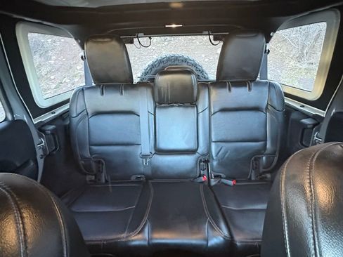 Used 2021 Jeep Wrangler Unlimited Rubicon w/ Trailer Tow Package image 24