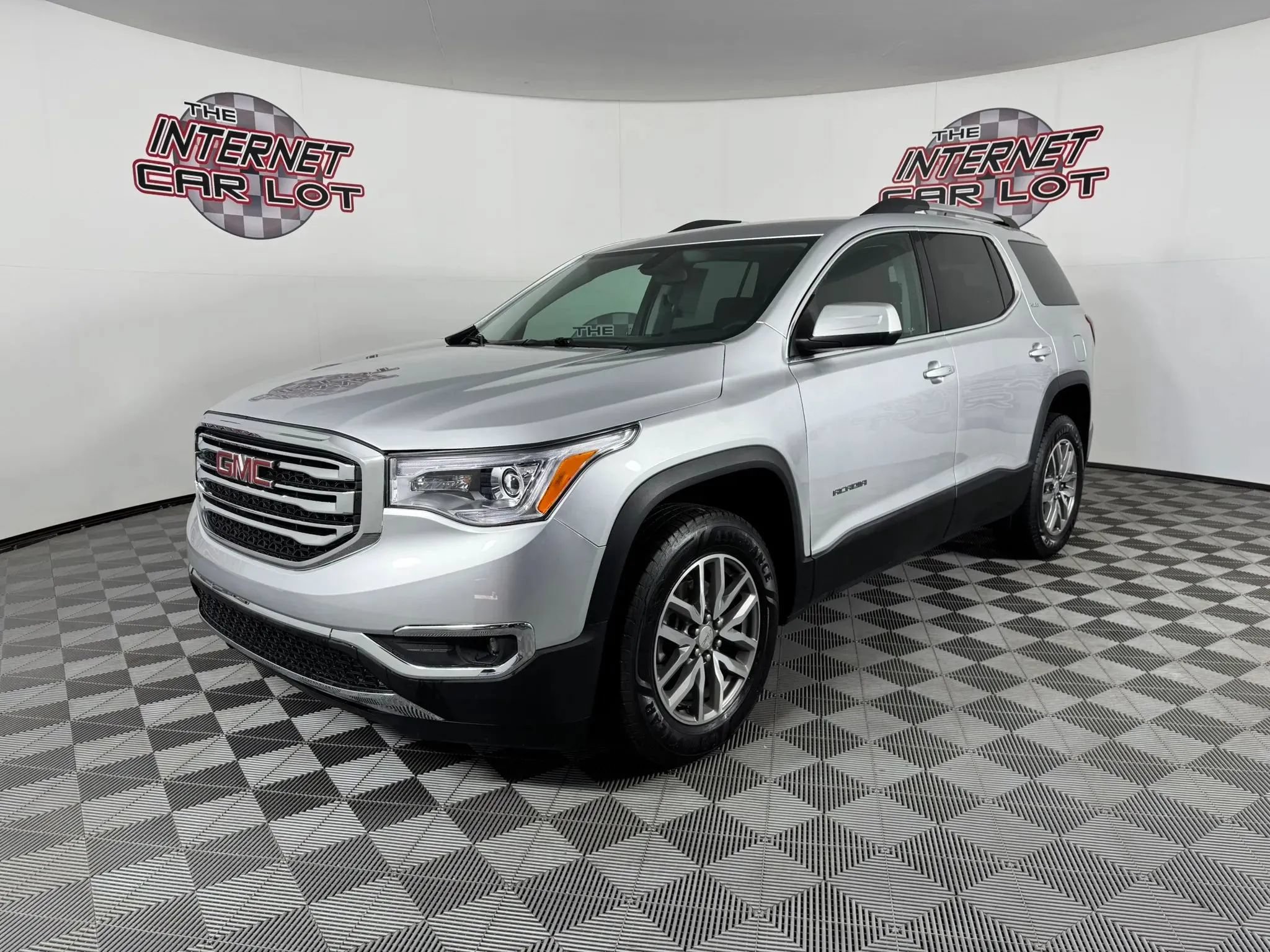 Used 2017 GMC Acadia SLE w/ Driver Alert Package I AWD/4WD image 3