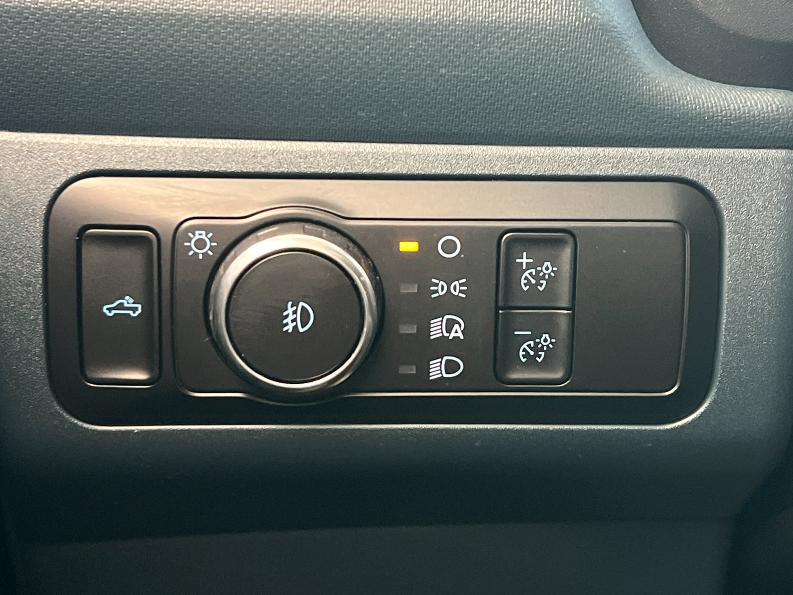 Used 2025 Ford Maverick Lobo AWD/4WD image 32