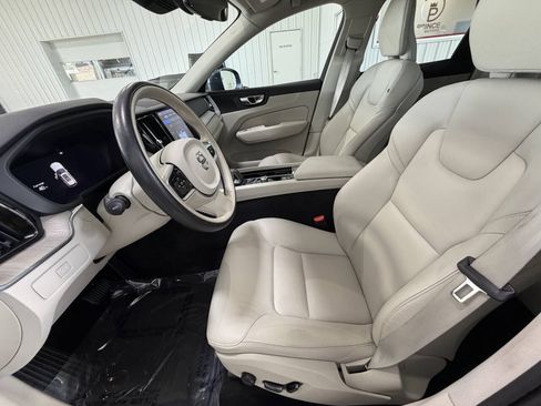 Used 2023 Volvo XC60 B5 Plus w/ Climate Package AWD/4WD image 11