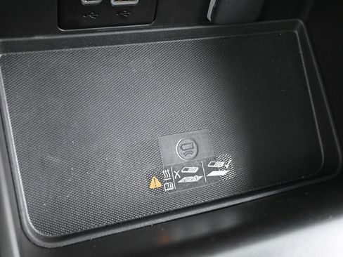 Used 2024 Chevrolet Tahoe Premier w/ Premium Package image 24