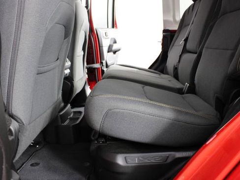 Used 2025 Jeep Wrangler Unlimited Sahara AWD/4WD image 16