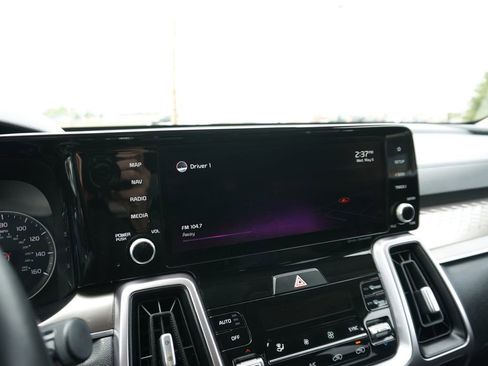 Used 2022 Kia Sorento EX AWD/4WD image 16