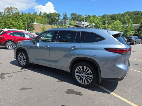Used 2021 Toyota Highlander Platinum AWD/4WD image 5