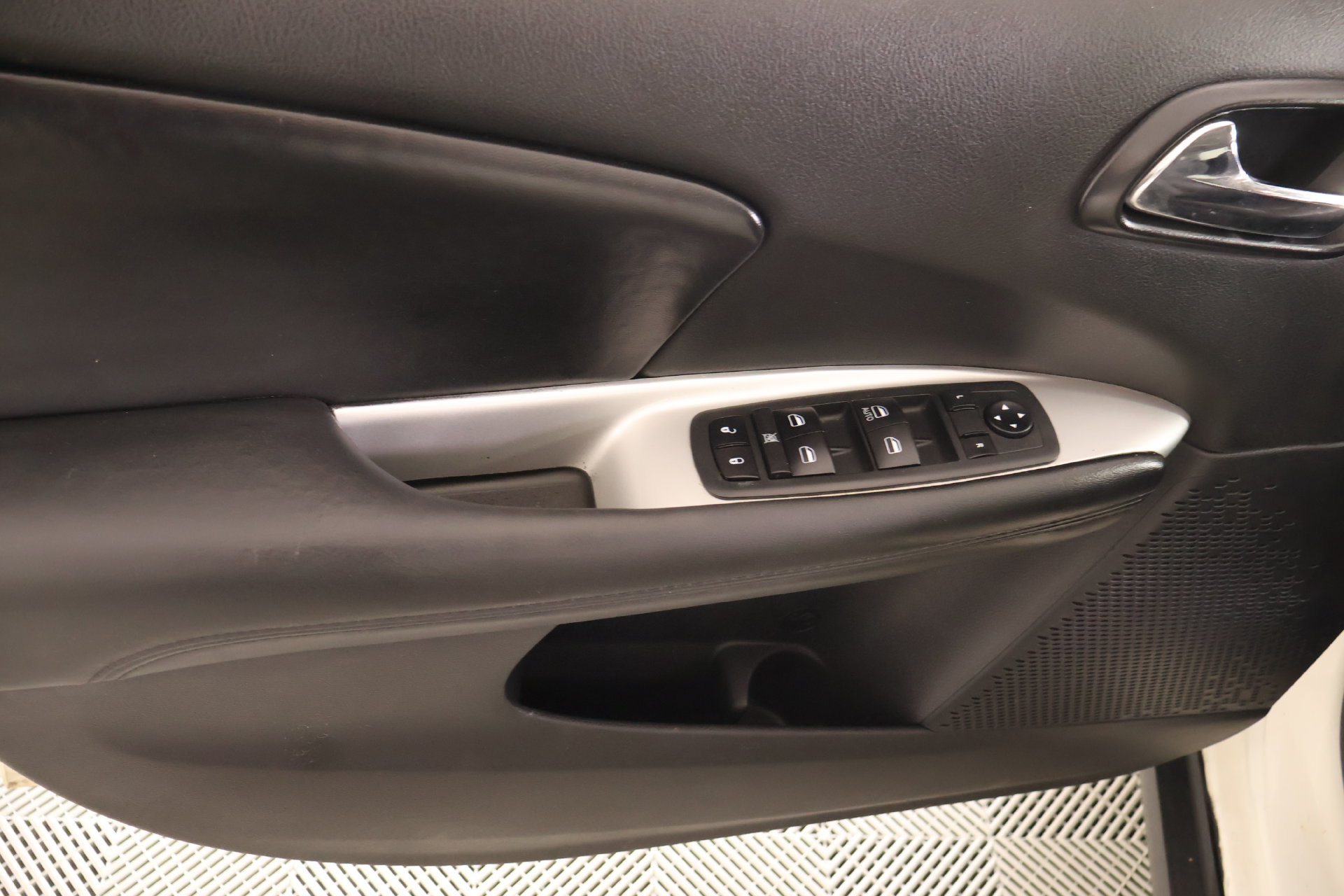 Used 2020 Dodge Journey SE w/ SE Popular Equipment Group FWD image 15