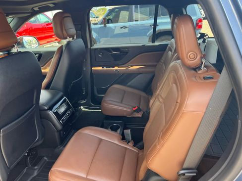 Used 2020 Lincoln Aviator Reserve w/ Equipment Group 201A AWD/4WD image 9
