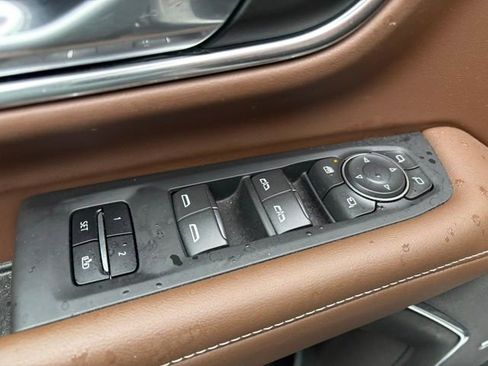 Used 2024 Chevrolet Suburban High Country image 14