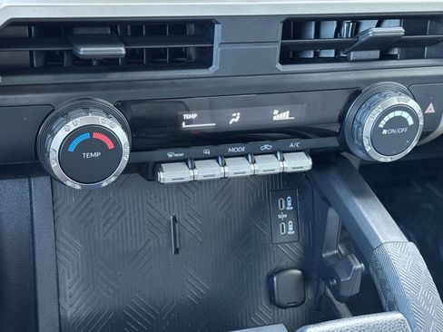 Certified 2024 Toyota Tacoma SR5 AWD/4WD image 19