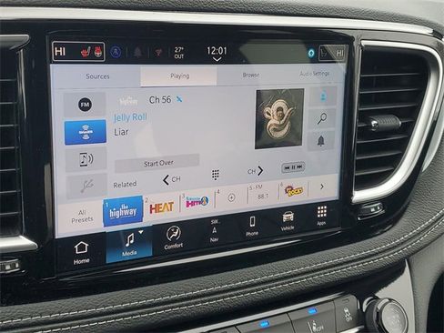 New 2026 Chrysler Pacifica Limited w/ Trailer Tow Group AWD/4WD image 26