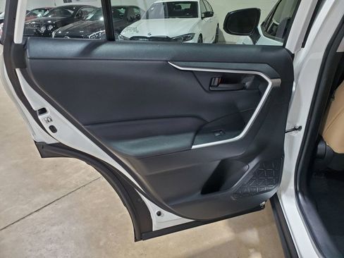 Used 2019 Toyota RAV4 LE AWD/4WD image 30