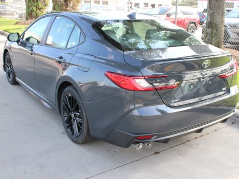Used 2026 Toyota Camry SE FWD image 7