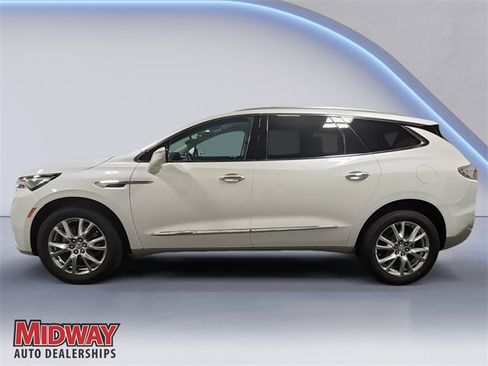 Used 2024 Buick Enclave Premium image 2