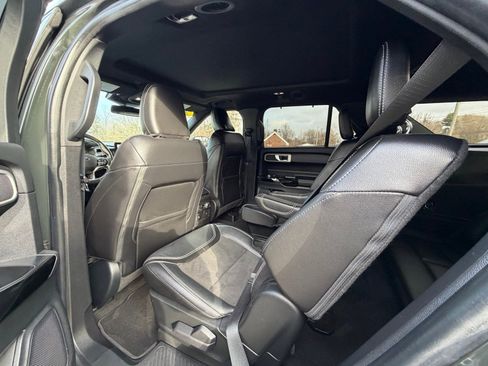Used 2022 Ford Explorer ST w/ ST Street Pack image 10