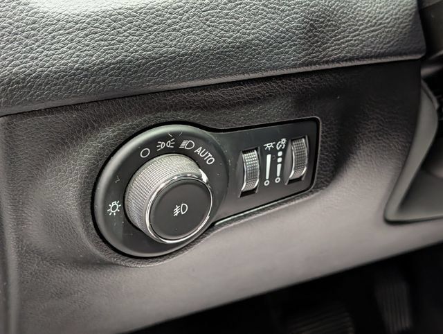 Used 2020 Jeep Compass Limited AWD/4WD image 16