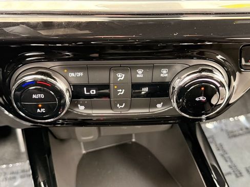 Used 2026 Chevrolet Trax RS FWD image 29